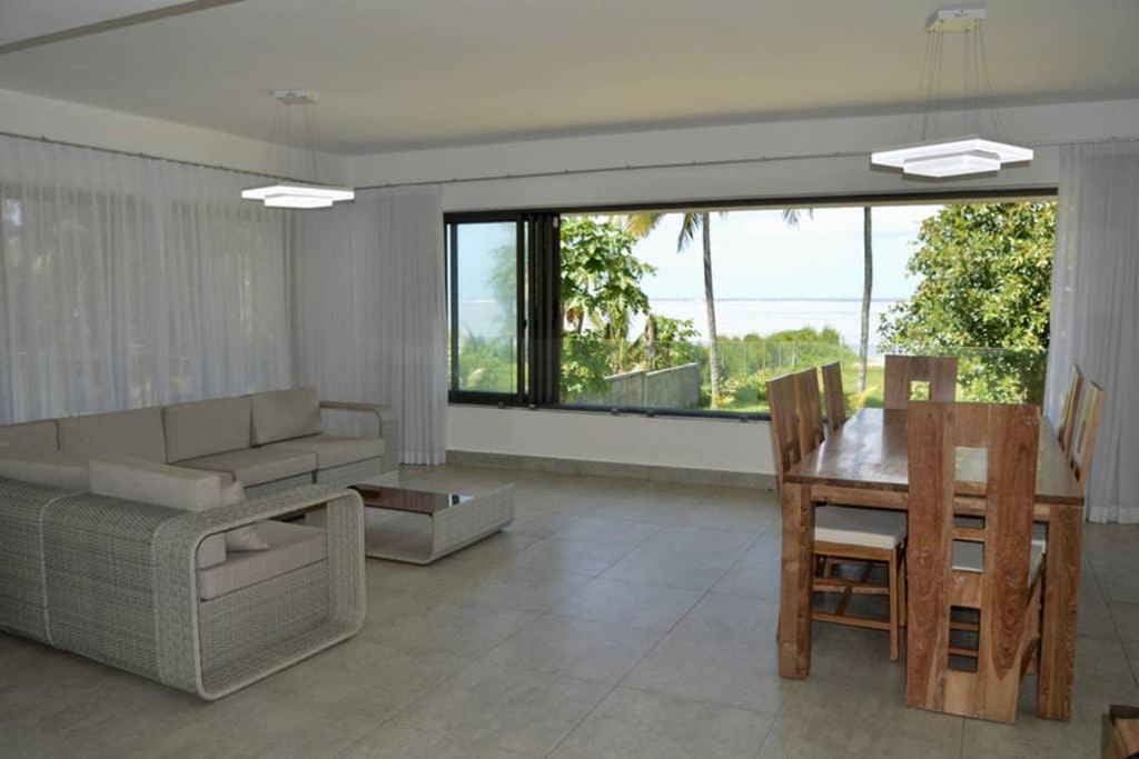 Appartement De Luxe Sur La Plage Riambel Exteriör bild